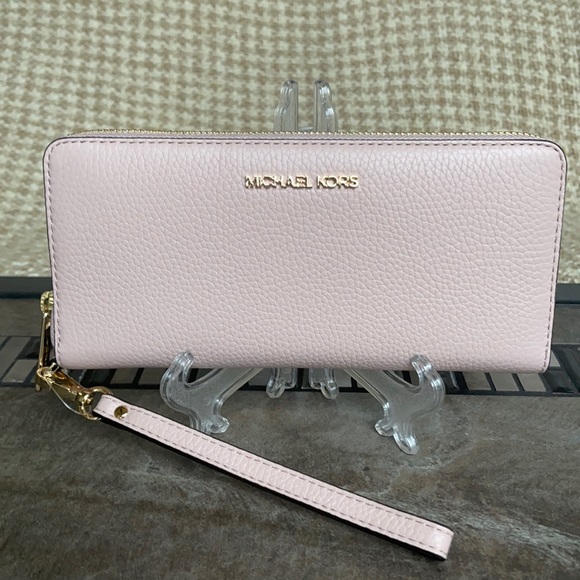 Michael Kors Handbags - Michael Kors Jet Set Travel Large Travel CONTINENTAL Wallet-Wristlet